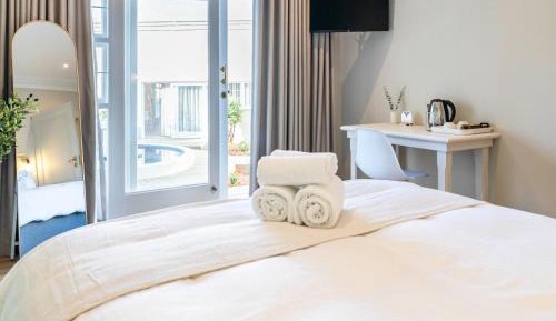 Deluxe Queen Room