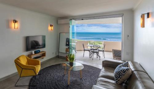 One-Bedroom Apartment with Sea View and Balcony