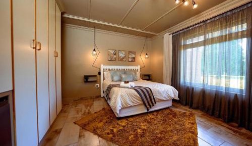 Deluxe Queen Room