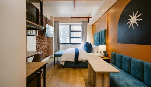 Deluxe King Suite