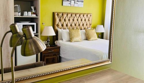 Deluxe Queen Room