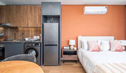 One-Bedroom Apartment with City View