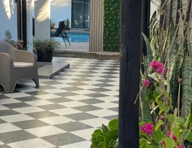 Apartment with Pool View 