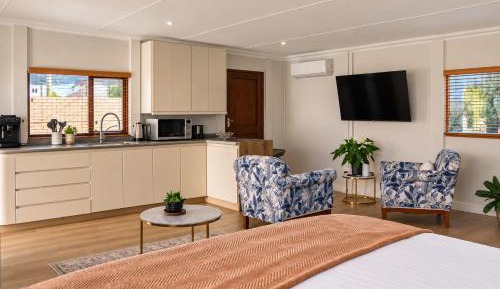 Honeymoon Studio