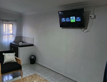 Deluxe Double Room (2 Adults + 1 Child)