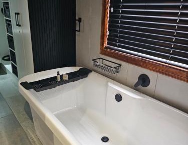 Deluxe Room (2 Adults + 1 Child)