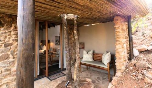 Tshwene Deluxe Suite