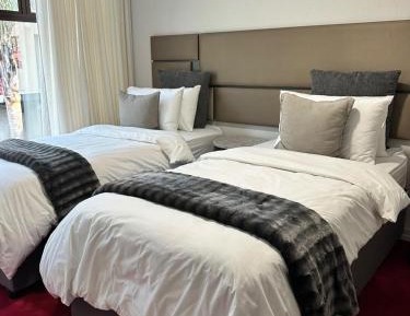 King Suite with Pool View