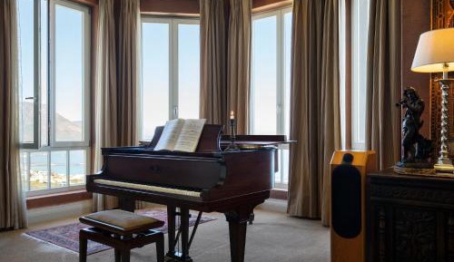 Grand Oceanfront Suite