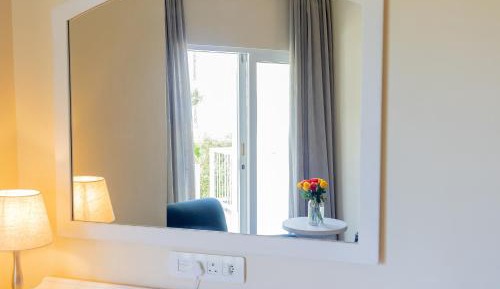 Twin Room with Partial Sea View