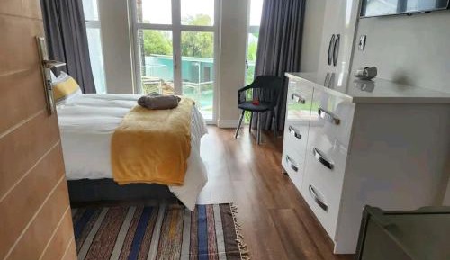 Queen Room with Garden View
