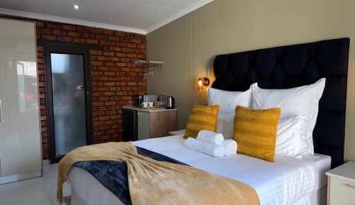 Deluxe Queen Room