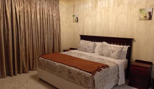 Deluxe One-Bedroom Apartment