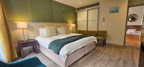 Double or Twin Room with Mountain View
