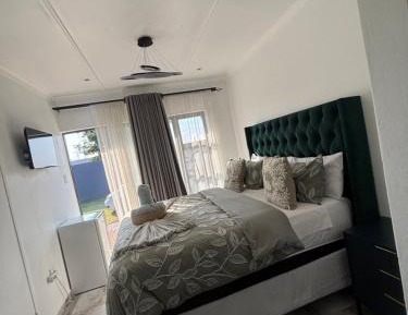 Deluxe Queen Room
