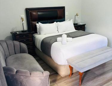 Standard Queen Room