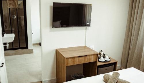 Comfort Queen Room