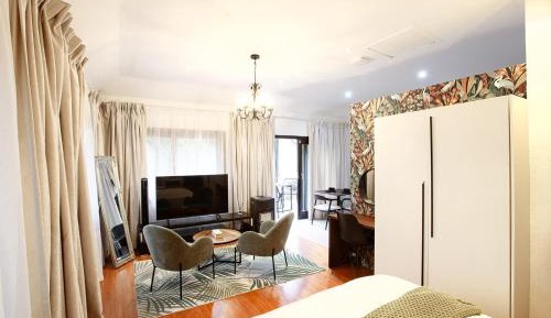 Deluxe King Suite