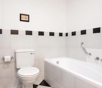 Larger Guest room, 2 Double