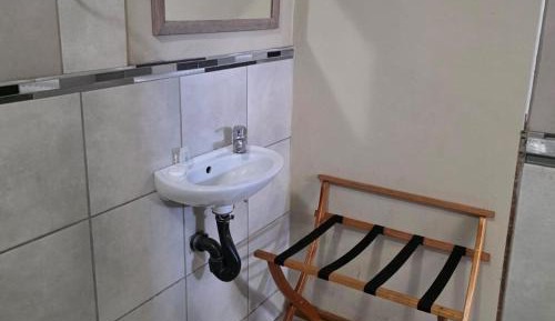 Economy Queen Room