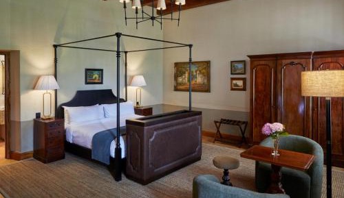 Manor House Deluxe Room