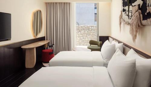 Larger Twin Guest Room with Mountain View