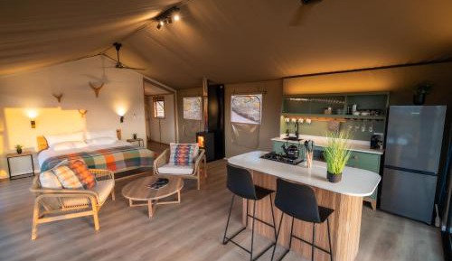 Premium tent (hot tub)