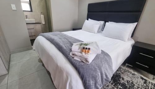Deluxe Queen Room