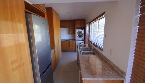 Basic Triple Room with Shared Bathroom