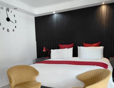 Deluxe Queen Room
