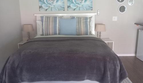 Business Queen Room