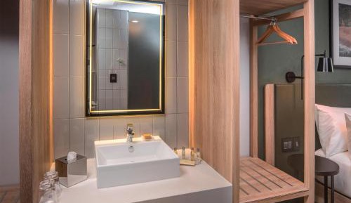 One-Bedroom King Suite