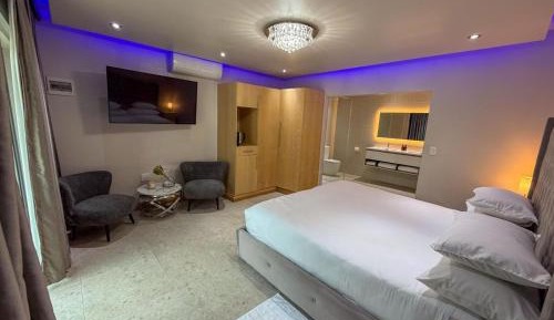 Luxury Suite