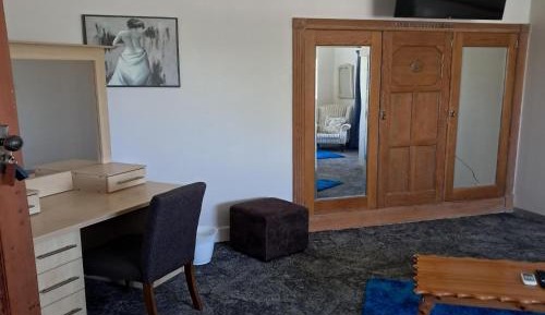 Luxury Queen Room