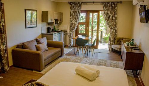 Deluxe Queen Room