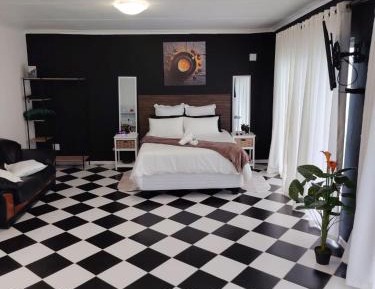 Queen Room with Pool View