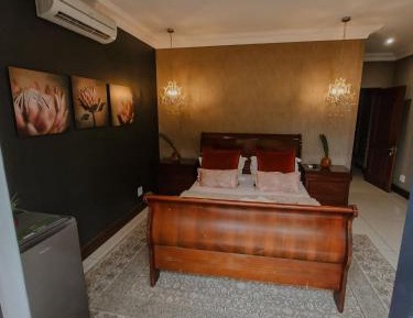 Luxury Queen Room