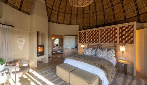 Kwena Lodge Luxury Suite Includes 2 Game Drives