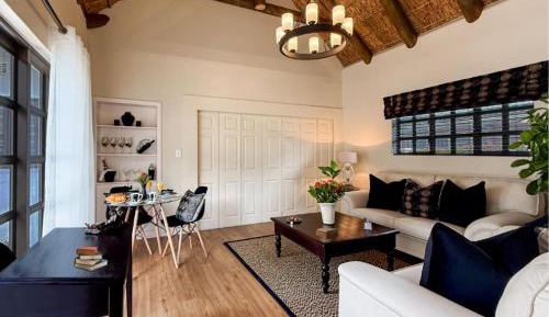Deluxe Queen Suite