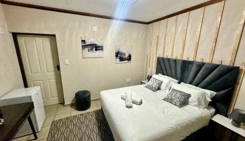 Standard Queen Room