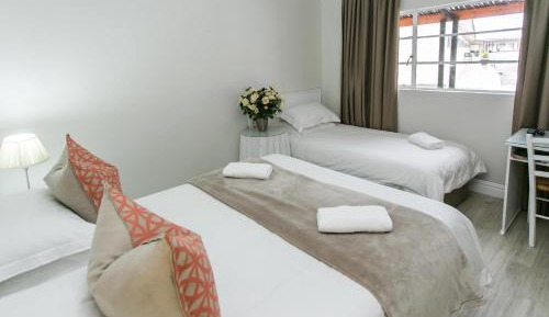 Deluxe Queen Room with Extra Bed