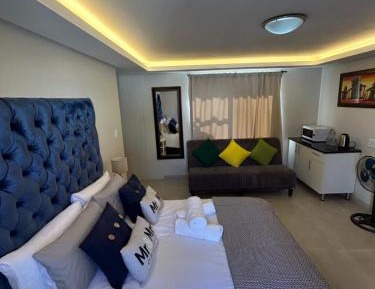 Queen Room with Pool View