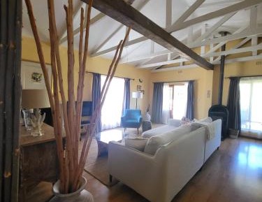Deluxe One-Bedroom Apartment