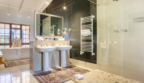 Premium King Suite