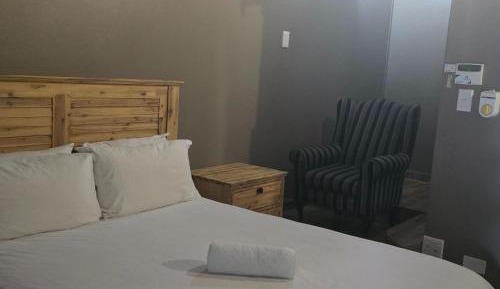 Queen Room with Pool View