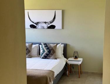 Three-Bedroom Apartment with Mountain View