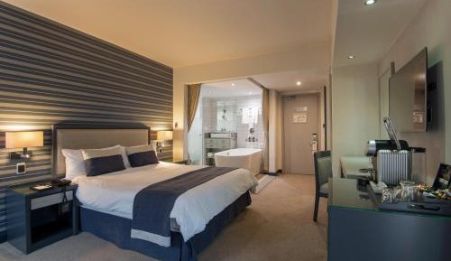Deluxe Queen Room