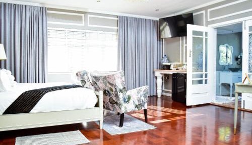 Luxury Queen Room