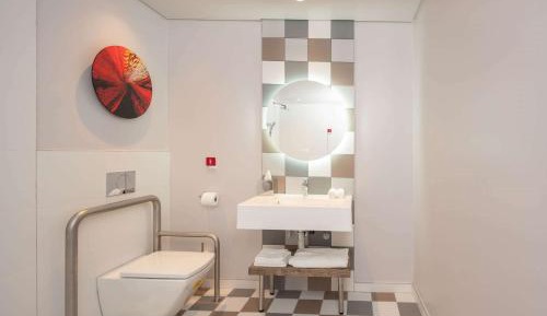 Queen Room - Accessible
