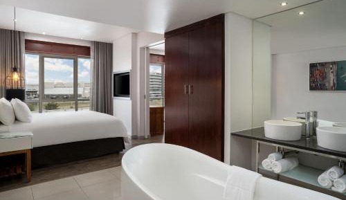 One-Bedroom King Suite